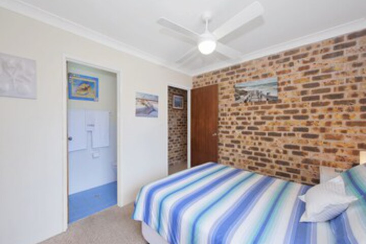 Room 6 of 17