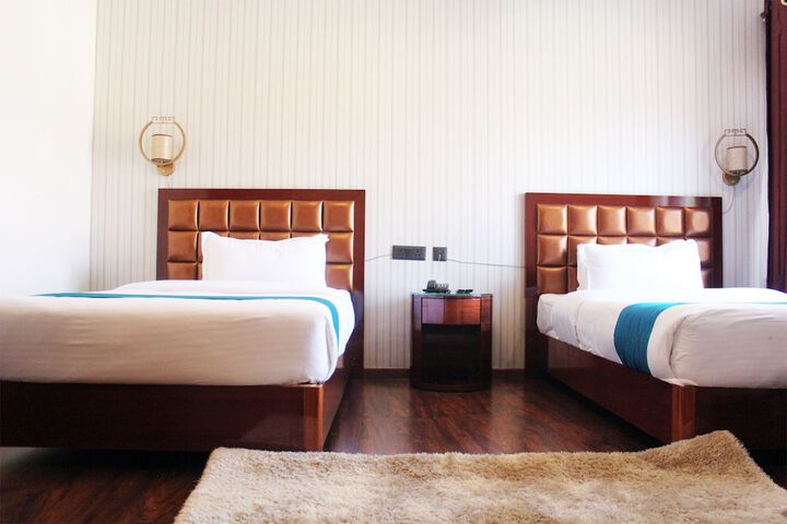 Room 9 of 25