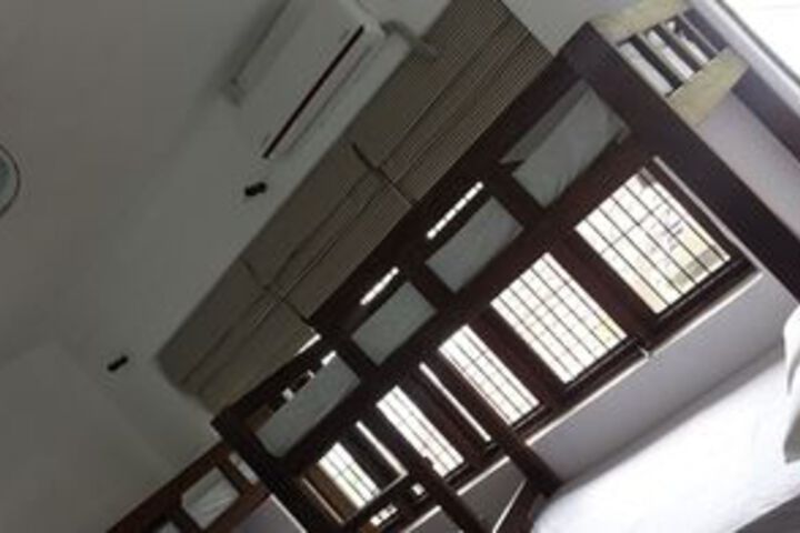 Room 13 of 33