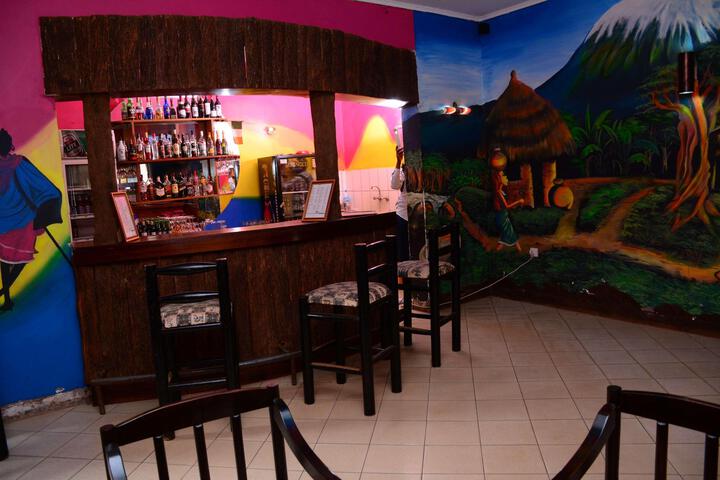 Lounge 22 of 48