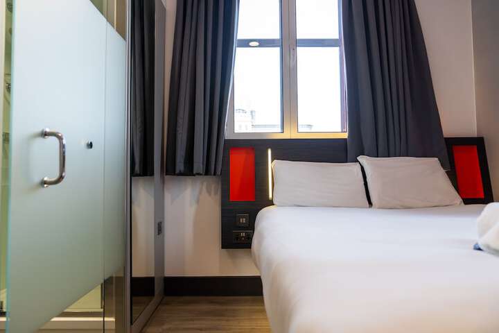 Room 5 of 52