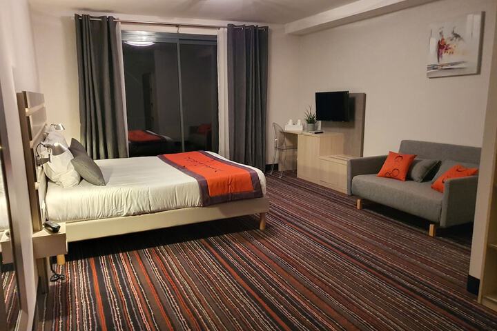 Room 4 of 37