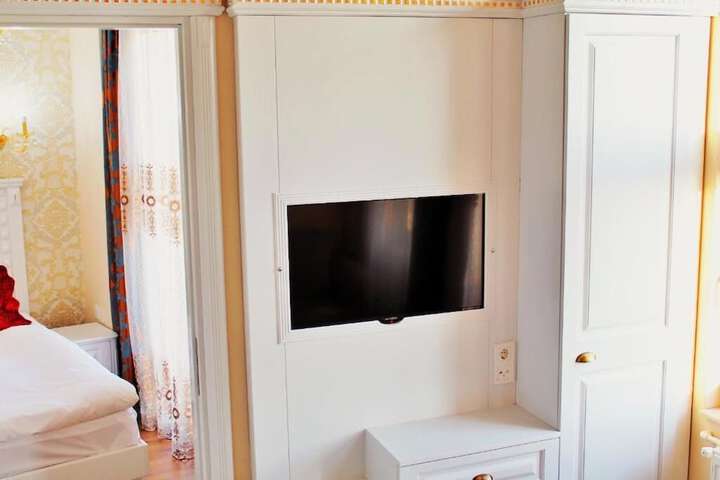 Room 4 of 36