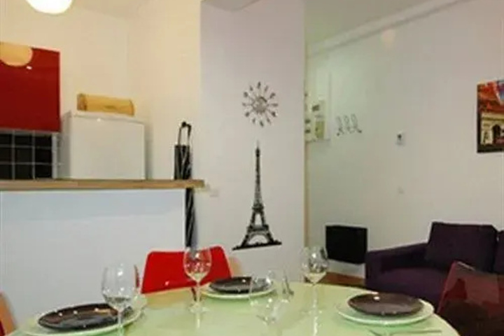 Dining 8 of 9