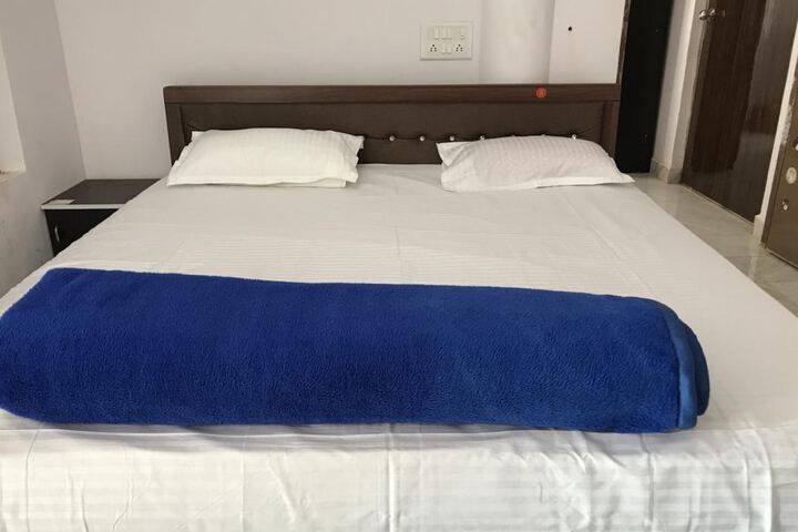 Room 3 of 6