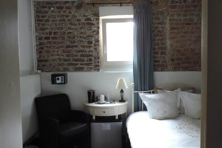 Room 21 of 57