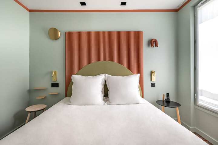 Room 6 of 32
