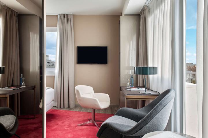 Room 8 of 70