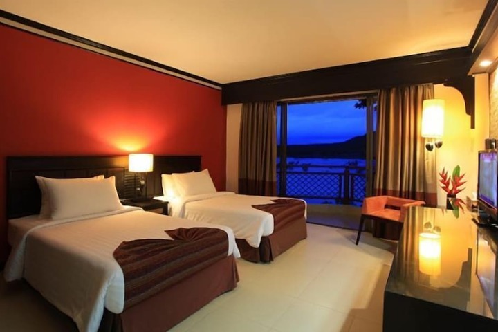 Room 2 of 74