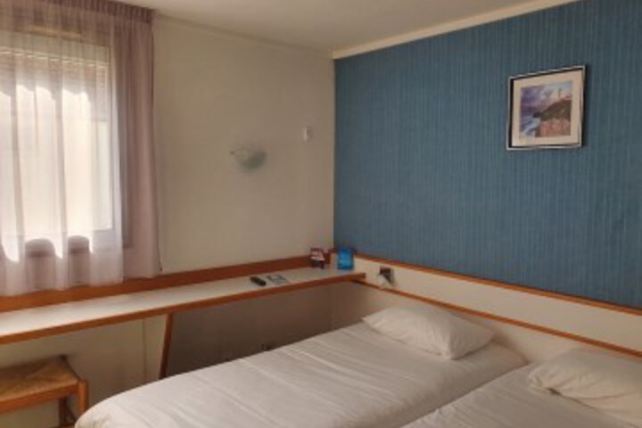 Room 7 of 34