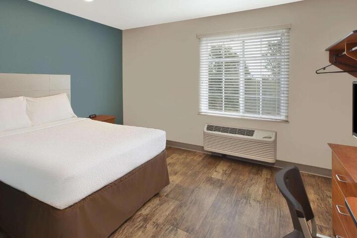 Standard Double Bed (6 of 28)