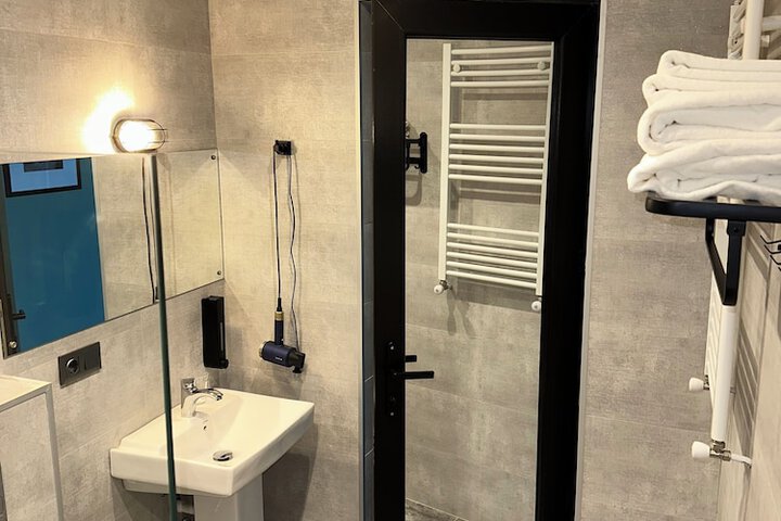 Room 10 of 30