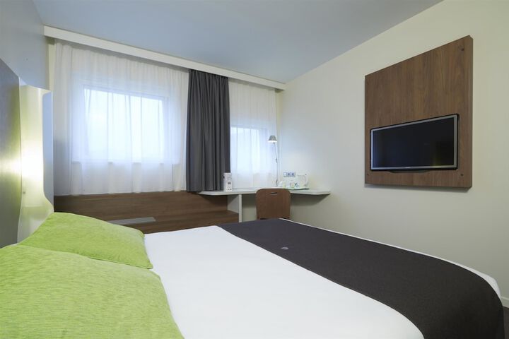Room 4 of 39