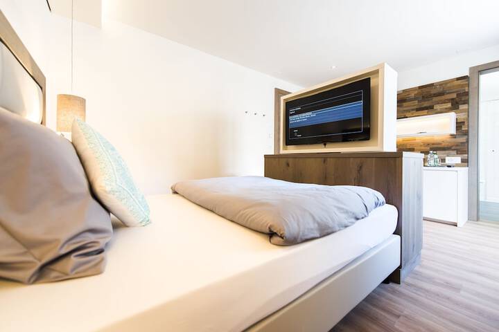 Room 2 of 37