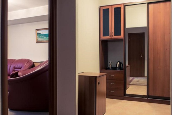 Room 2 of 8