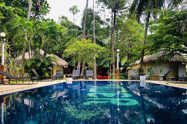 Hotel with Pool