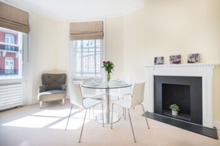 Grand South Kensington Home by Hyde Park