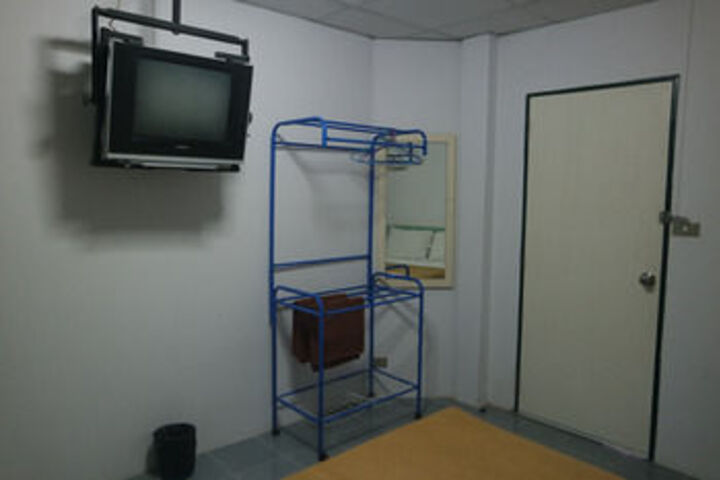 Room 10 of 14