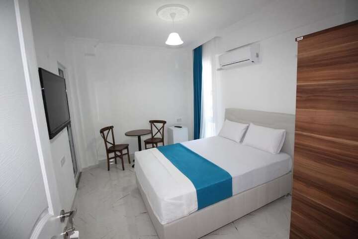 Room 7 of 18