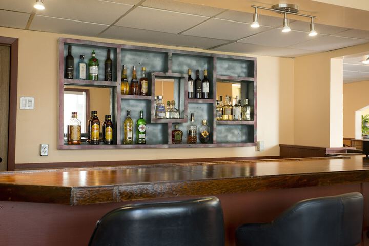 Lounge 50 of 63