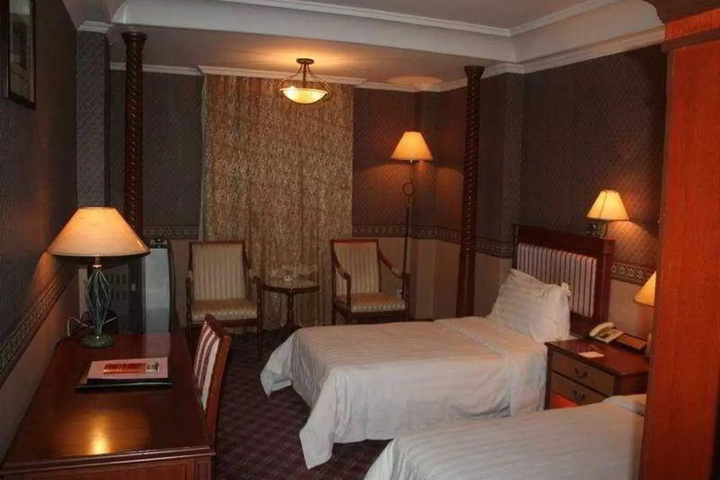 Room 4 of 5