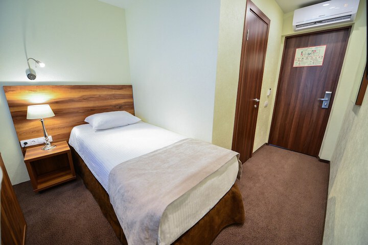 Room 16 of 50