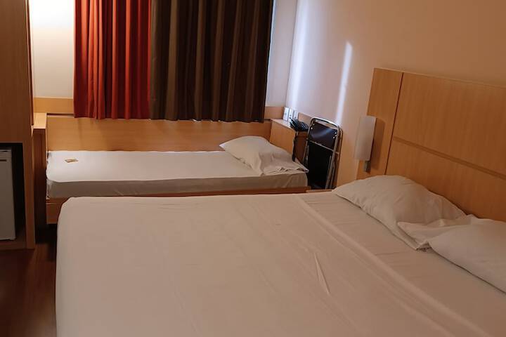 Room 8 of 65