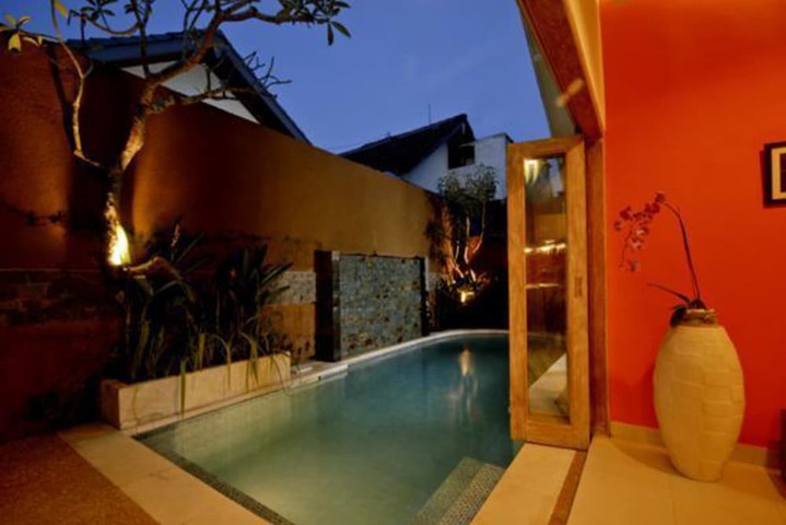 Pools & Facilities