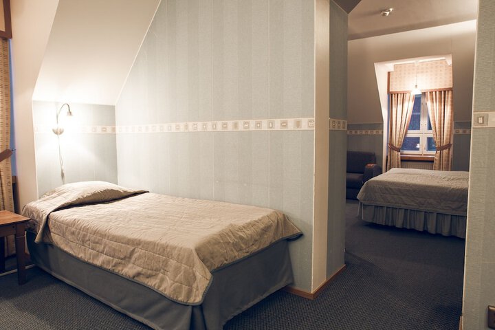 Room 33 of 77