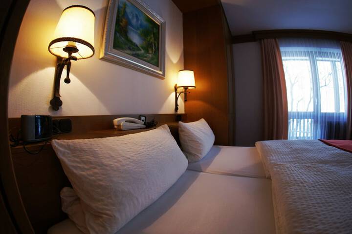 Room 10 of 65