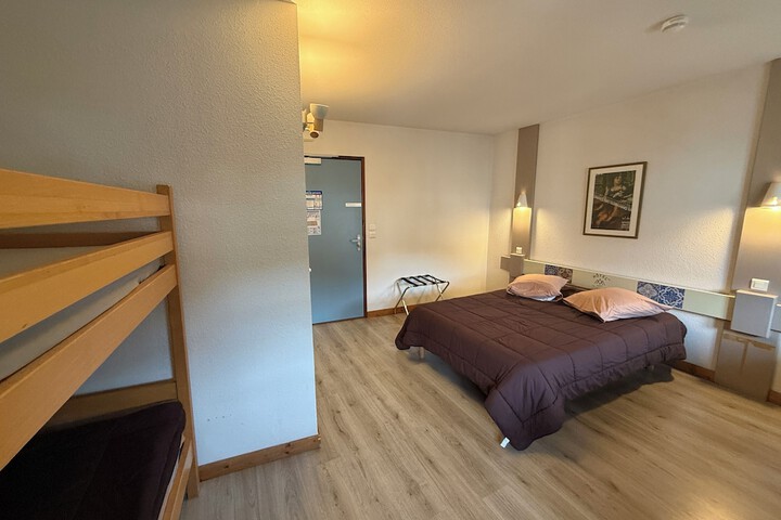 Room 6 of 24