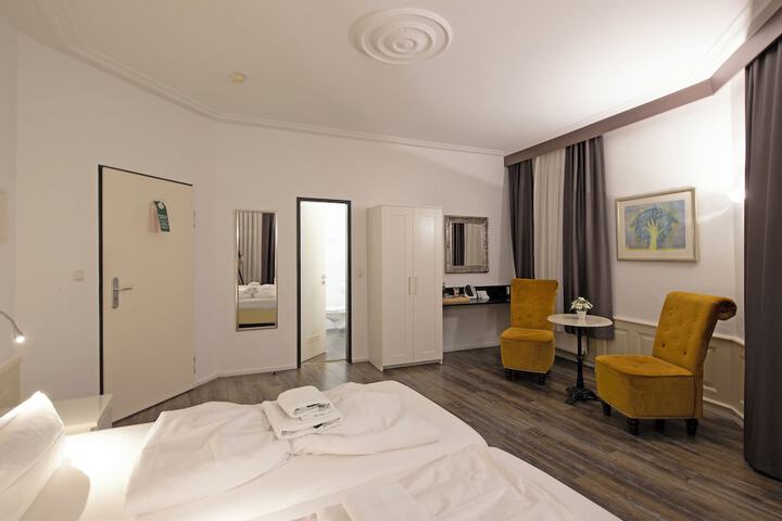 Room 10 of 25