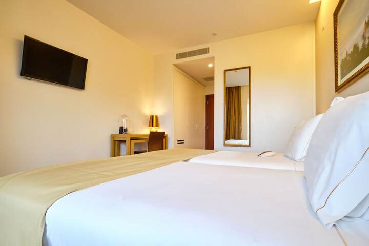 Room 35 of 77
