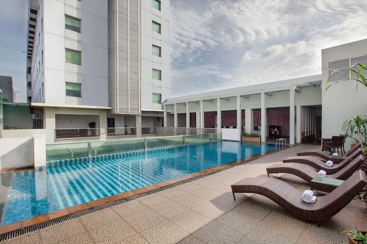 Pools & Facilities