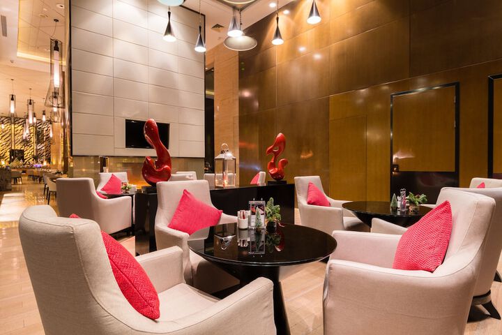 Lounge 55 of 72