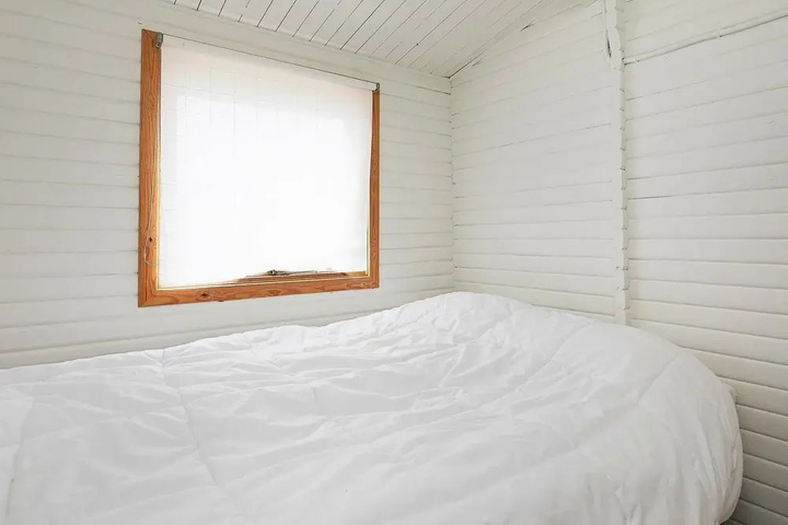 Room 4 of 12