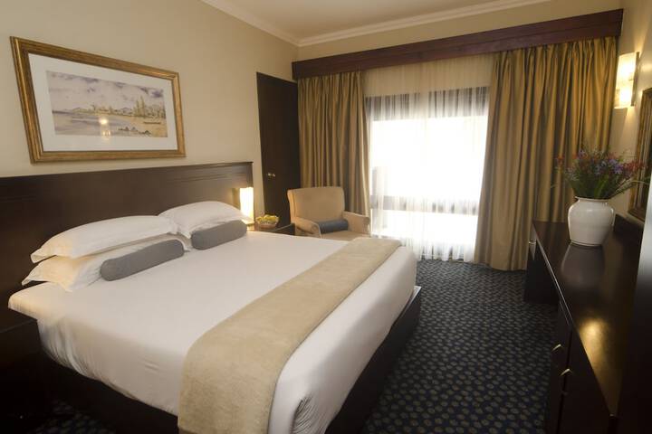 Room 4 of 99