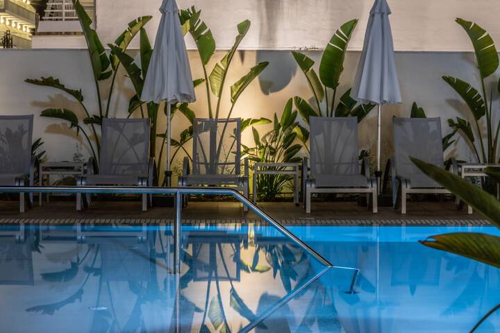 Hotel Pool