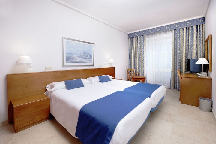 Room 3 of 37