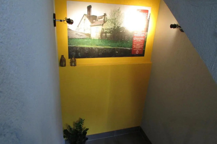 Room 12 of 17