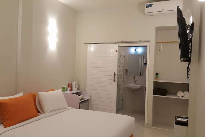 Room 11 of 15