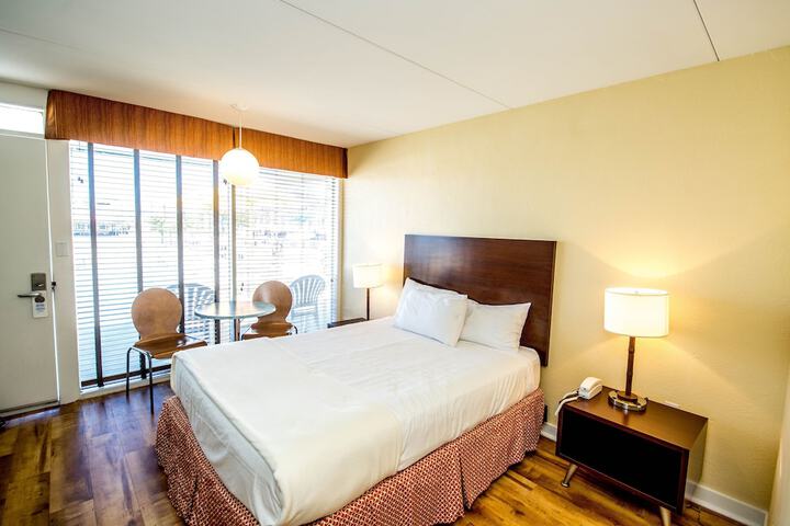 Room 7 of 33