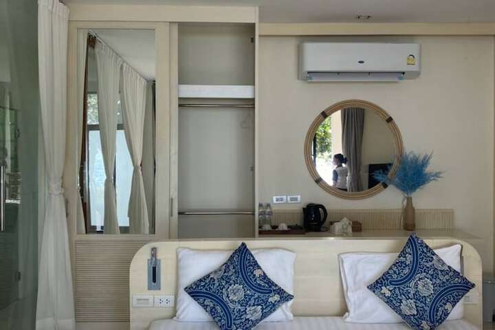 Room 13 of 117