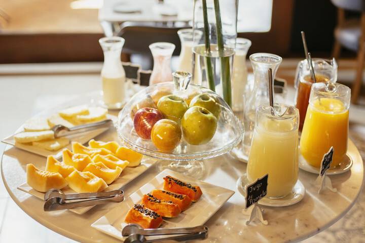 Breakfast/Coffee Service 99 of 131