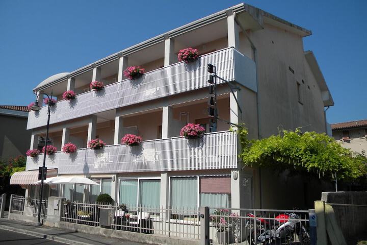 Hotel 63 of 71