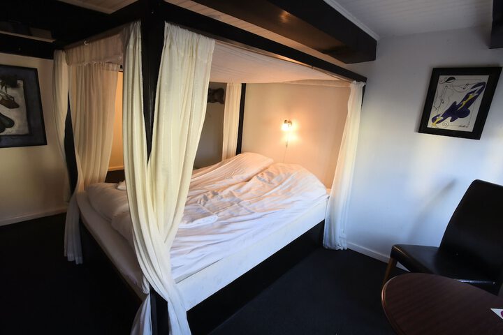 Room 6 of 22
