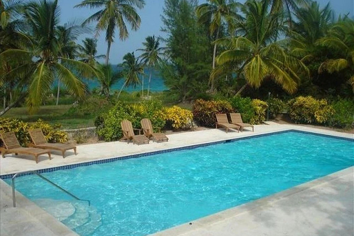 Pool 10 of 18