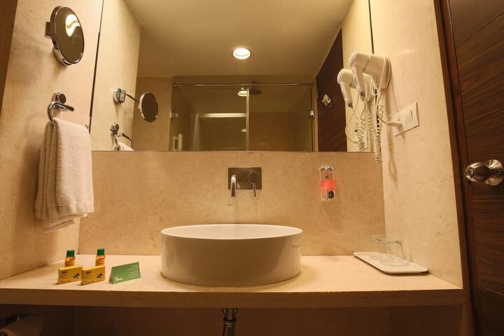Room 9 of 40