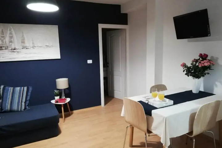 Room 4 of 17