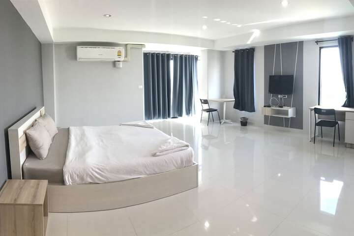 Room 8 of 68